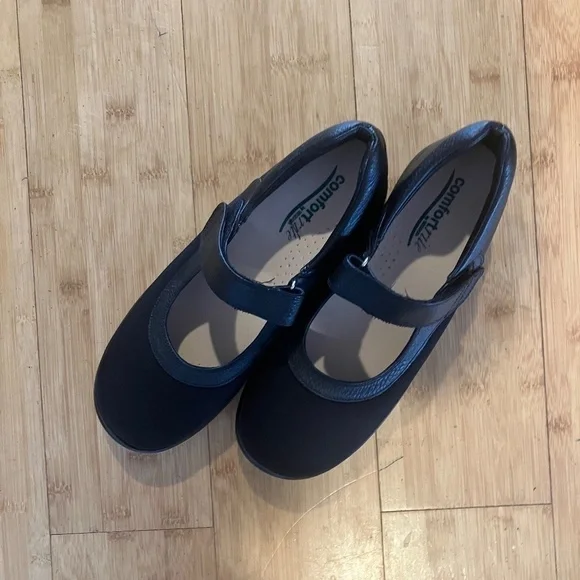 Comfortrite by sequoia black Julia stretchable Mary Janes NWOT - Picture 2 of 4